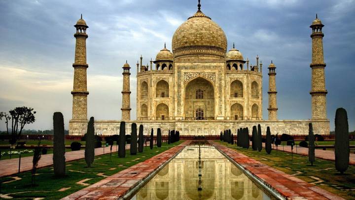 Taj Mahal Evening Scene